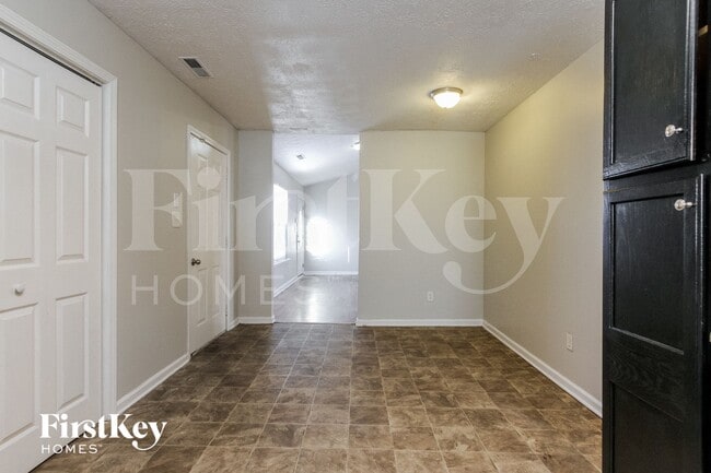 Building Photo - 11413 Kristen Cir