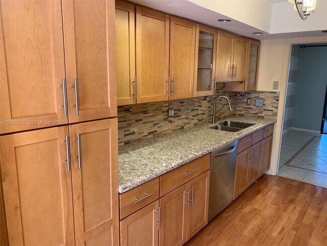 Building Photo - 305 Bonnie Brae Way