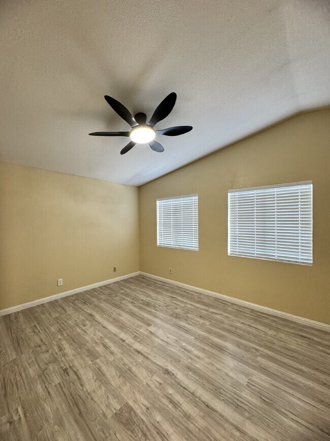 Building Photo - 4BR - 3BA two-story with pool