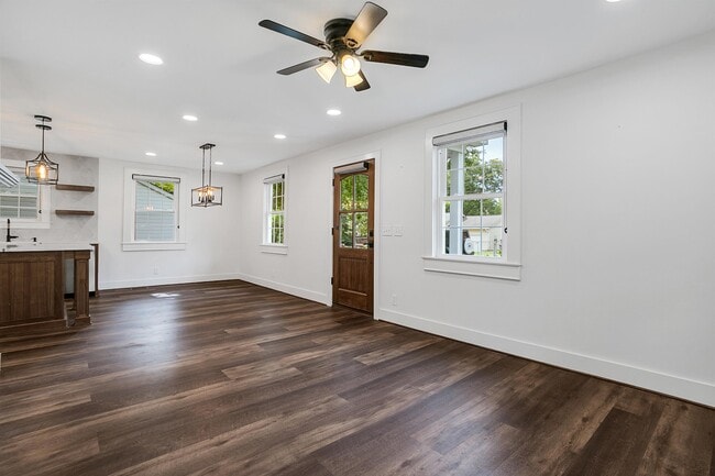 Building Photo - 109 Augusta St