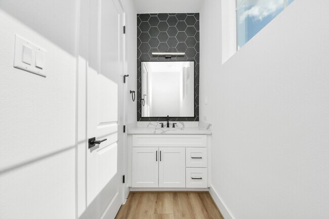 Building Photo - 2424 Harrington St