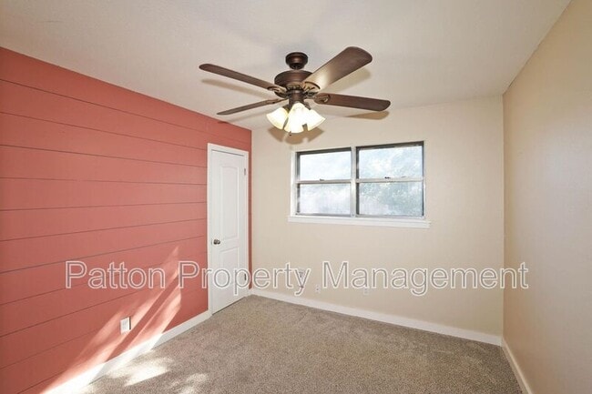 Building Photo - 5207 S Travis St