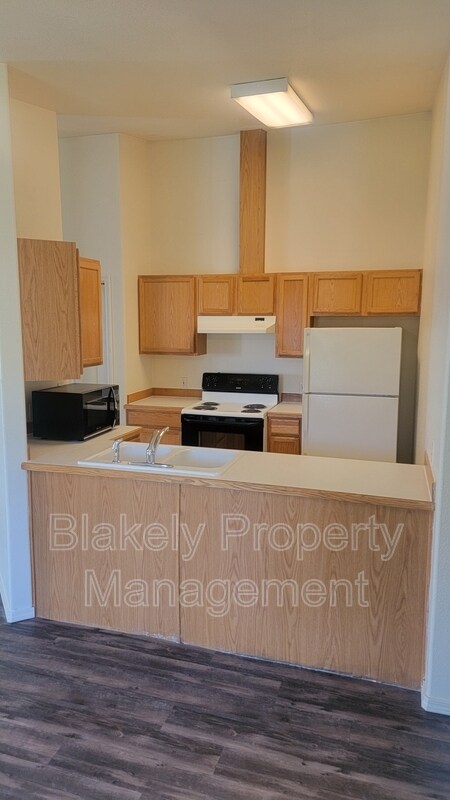 Building Photo - 116 Fern St