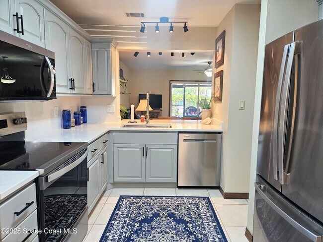 Building Photo - 402 Sailfish Ave