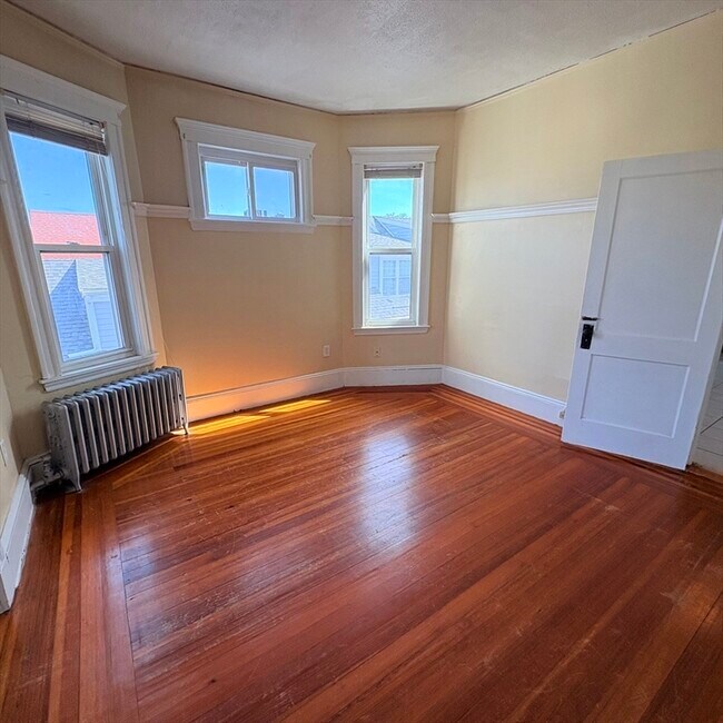 Building Photo - 46 Armandine St