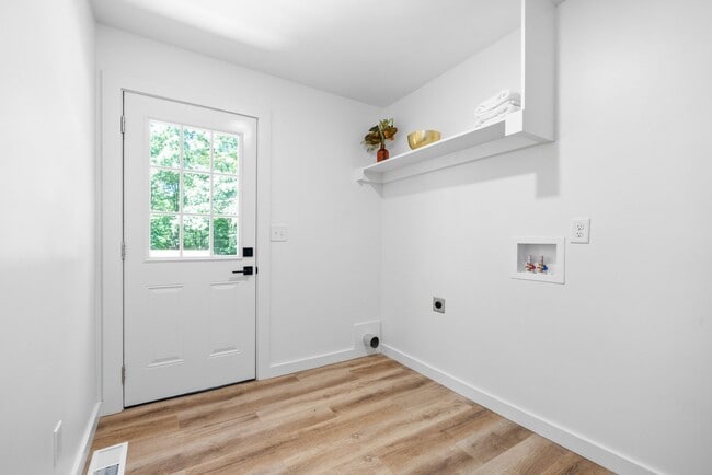 Building Photo - Fantastic Fully-Renovated Home in Kingston...