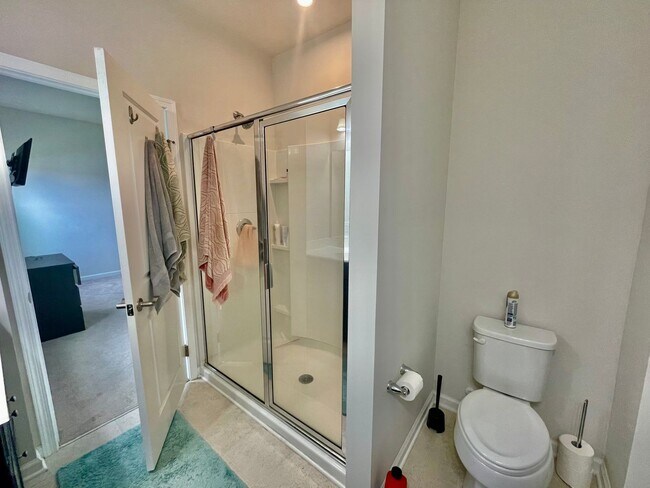 Building Photo - Pittsburgh - 3 Bedroom 2.5 Bathroom - Town...
