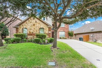 Building Photo - 720 Hardwood Dr