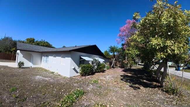 Building Photo - 526 Reading St NW