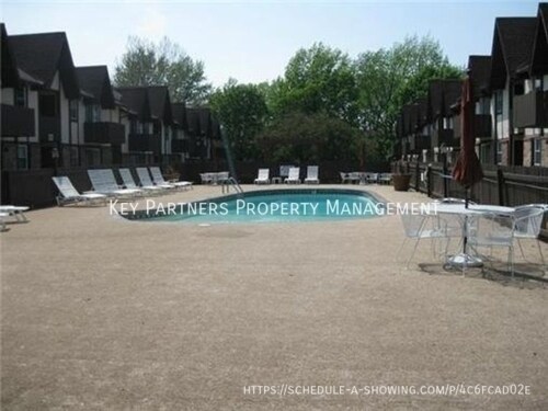 Building Photo - 6212 Robinson St