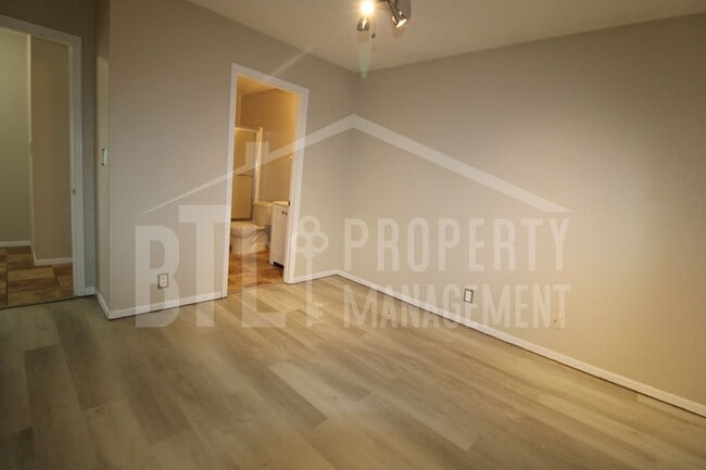 Building Photo - 240 Fox Ridge Rd