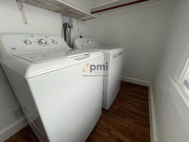 Building Photo - 807 Rose St