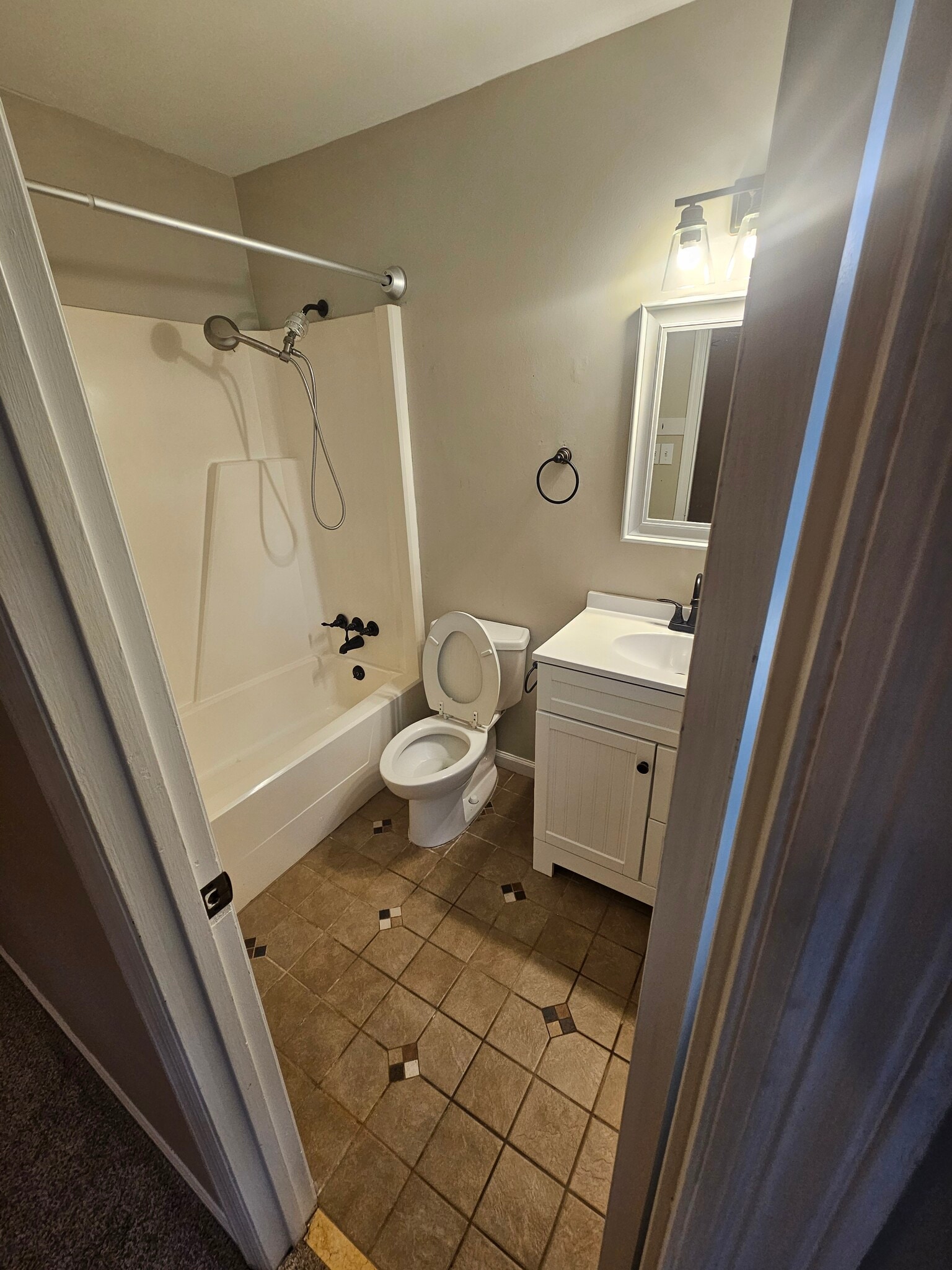 Building Photo - 503 W Tietgen St