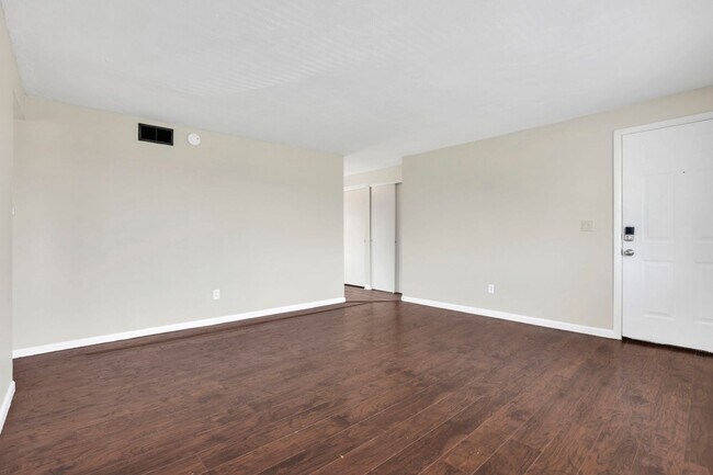 Building Photo - 861 Kingsford Rd