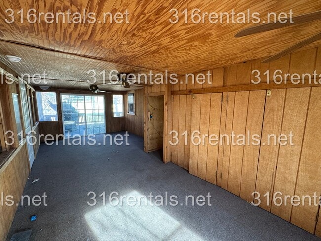 Building Photo - $899 - 3 bed 1 bath - Single Family Home