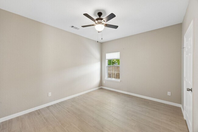 Building Photo - 2808 Binyon St