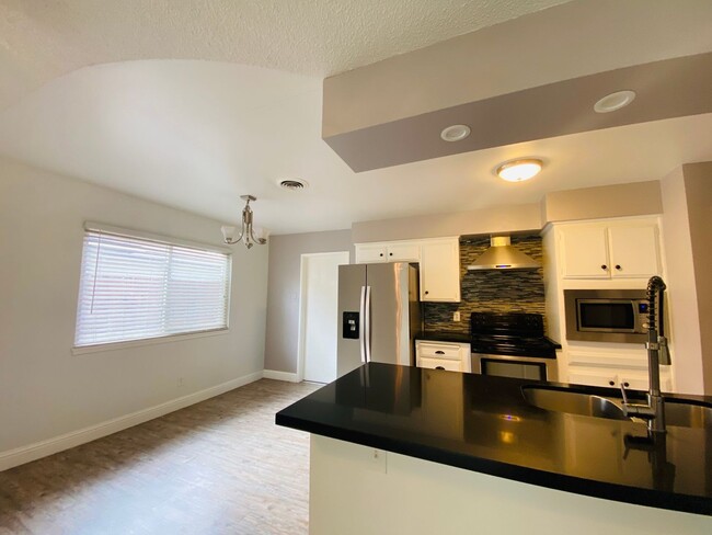 Building Photo - $2,100 Charming 3 Bedroom Home With 2 Livi...