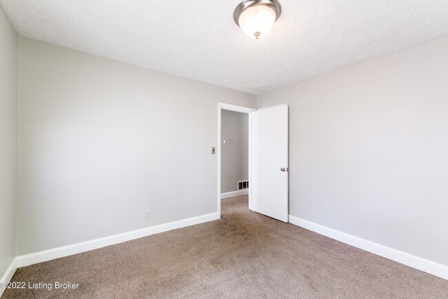 Building Photo - 1008 Meadow Hill Rd