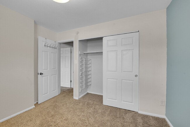 Building Photo - $2,350.00 - 4 Bedrooms, 2.5 Bathroom, Town...