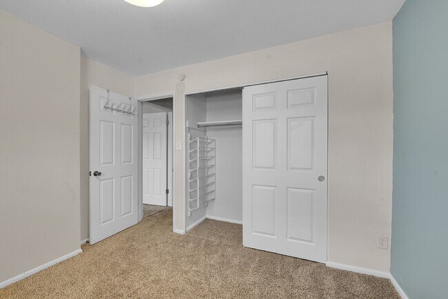 Building Photo - $2,550.00 - 4 Bedrooms, 2.5 Bathroom, Town...