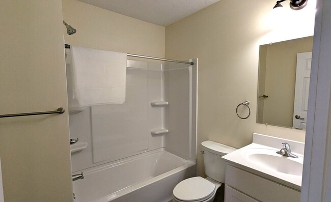 Building Photo - 764 Louis Ave