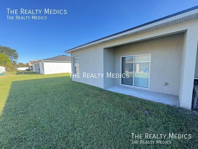 Building Photo - 765 Platypus Ct