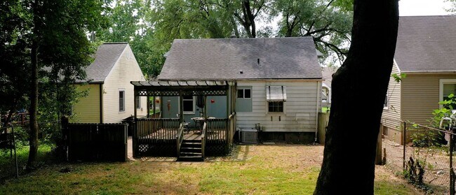 Building Photo - 521 Creel Ave