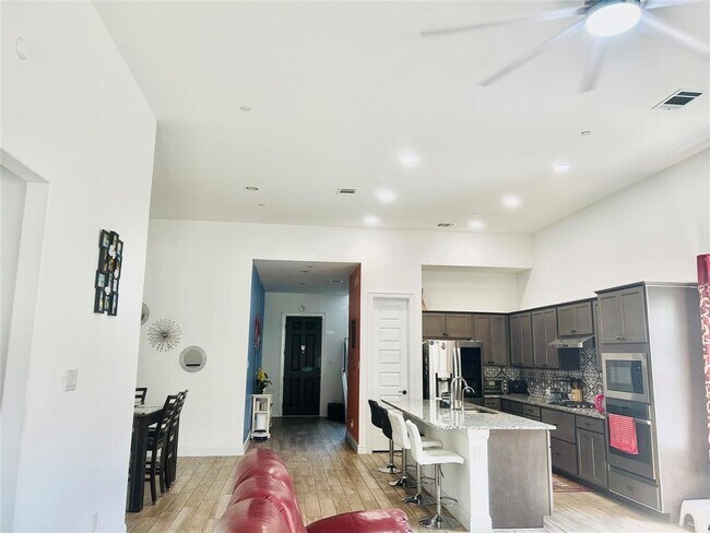 Building Photo - 600 C-Bar Ranch Trl