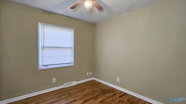 Building Photo - 712 Larry Dr