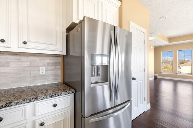 Building Photo - 205 Rue Orleans St