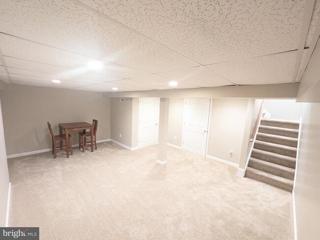 Building Photo - 988 Beechwood Pl