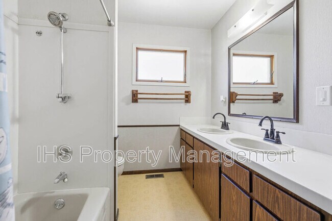 Building Photo - 603 N Conway Pl
