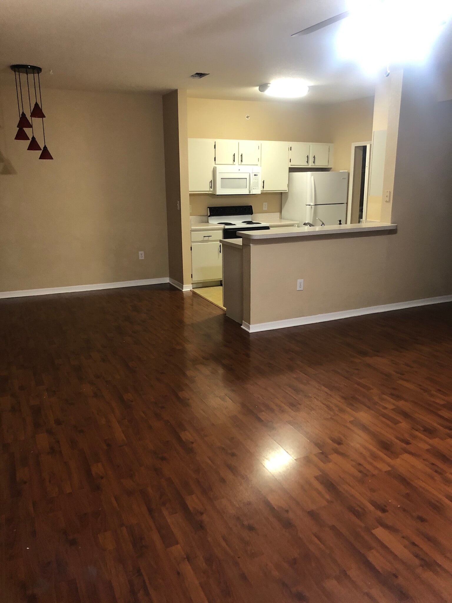 Building Photo - 5475 Vineland Rd