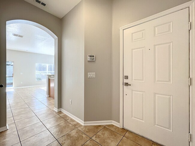 Building Photo - Clubside Pointe
