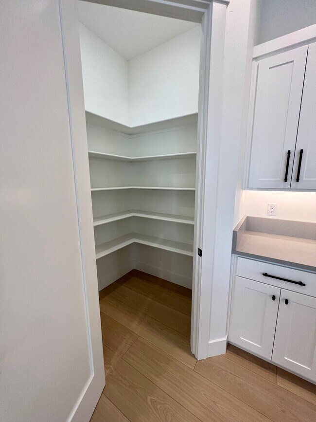 Building Photo - 331 Talons Dr