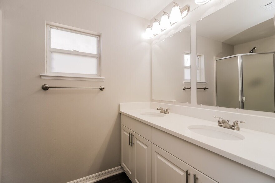 Building Photo - 266 Regal Downs Cir