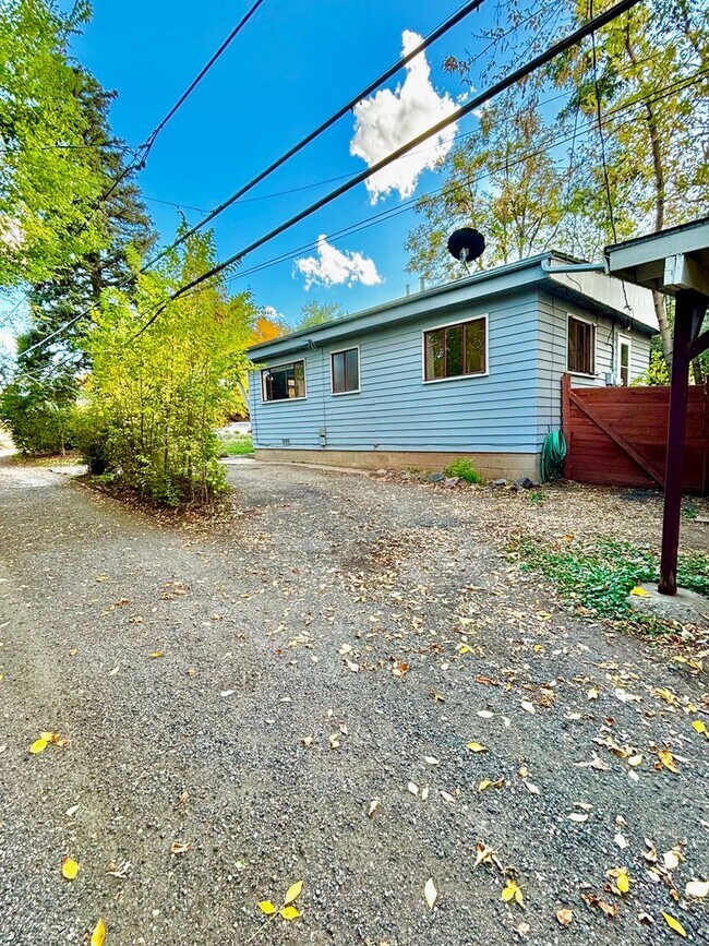 Building Photo - Chic One-Bedroom Getaway in Golden – Comfort, Style & Colorado Adventure!
