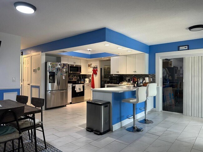 Building Photo - 818 Mendoza Dr