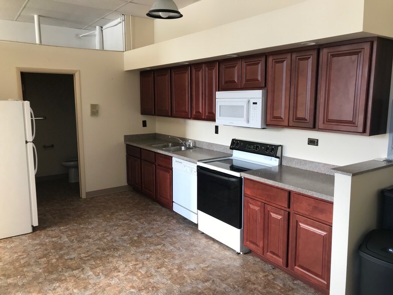 Building Photo - 181 Main St