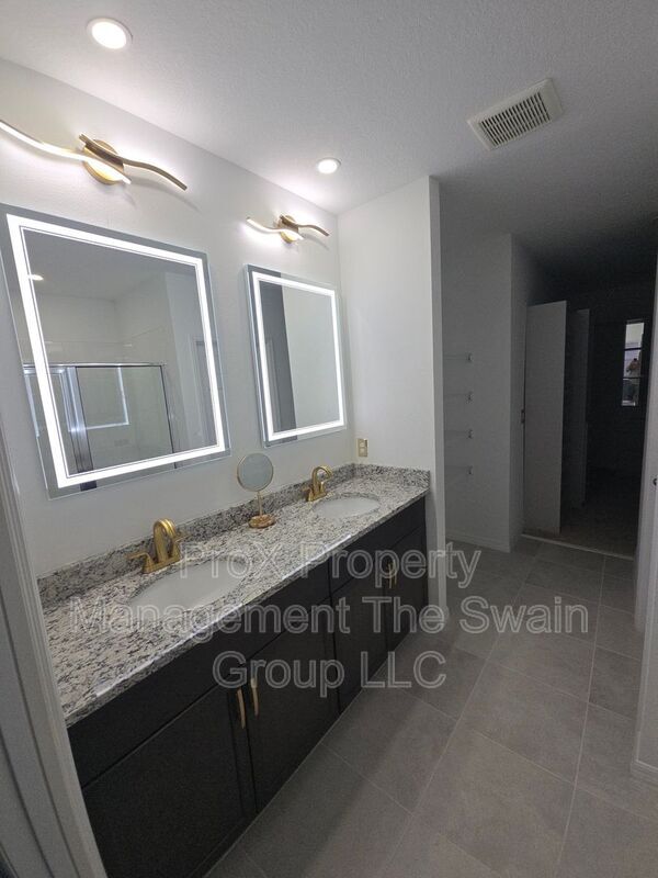 Building Photo - 4450 Rapallo Ave