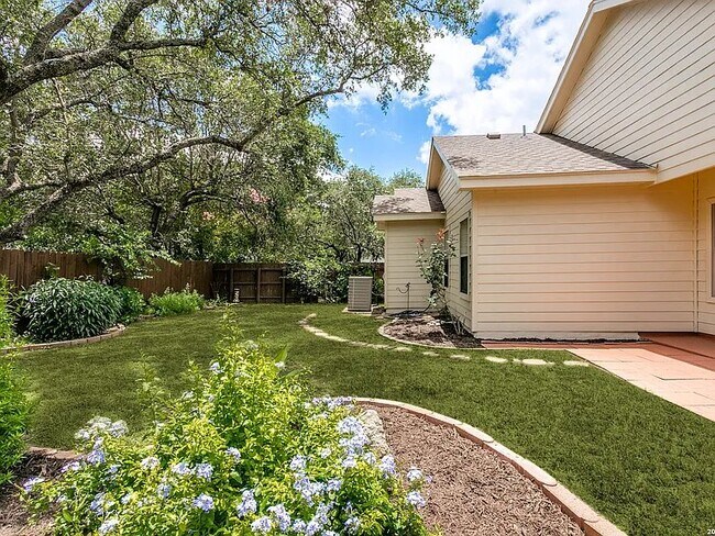 Building Photo - 1514 Mooreshill Dr