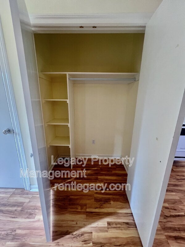 Building Photo - 3884 Bayview Cir