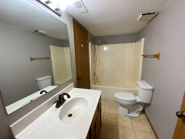 Building Photo - 3566-3568 Prescott Dr