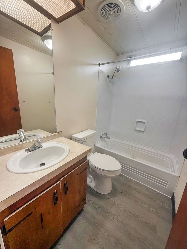 Building Photo - Cozy 2 Bed, 2 Bath Manufactured Home