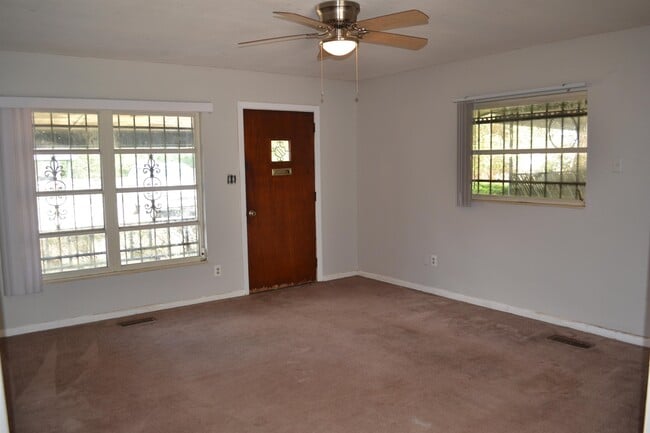 Building Photo - 1819 Mayhew St