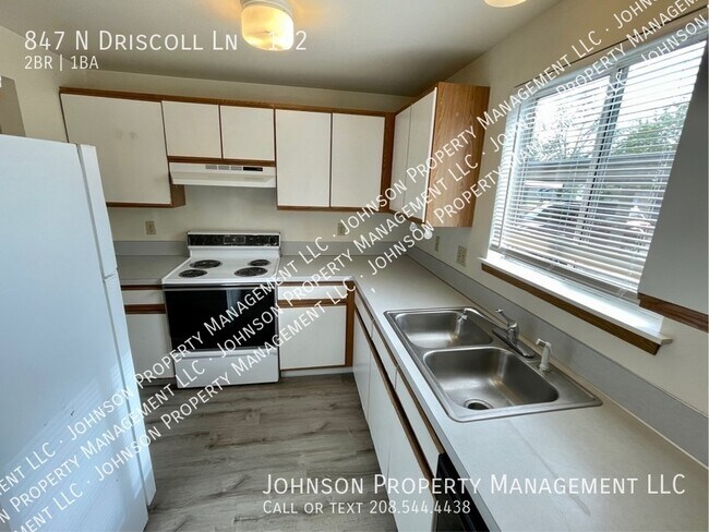 Building Photo - 847 N Driscoll Ln