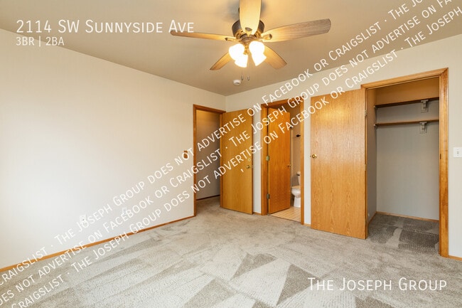 Building Photo - 2114 SW Sunnyside Ave