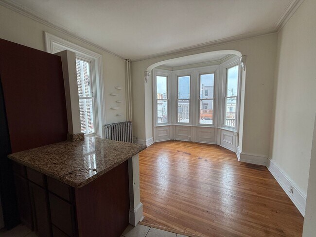 Building Photo - Newly Renovated Apartment in Brewerytown