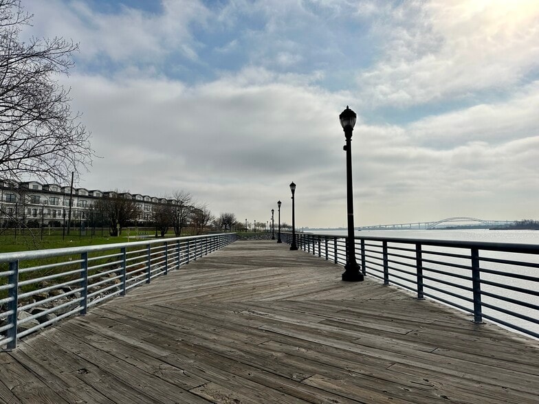 Building Photo - 3 Harbor Front Ct