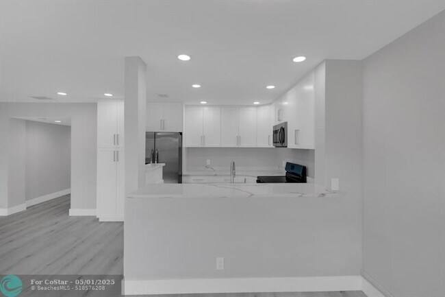 Building Photo - 12600 SW 5th Ct